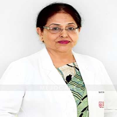 dr poonam khera gynecologist and obstetrician