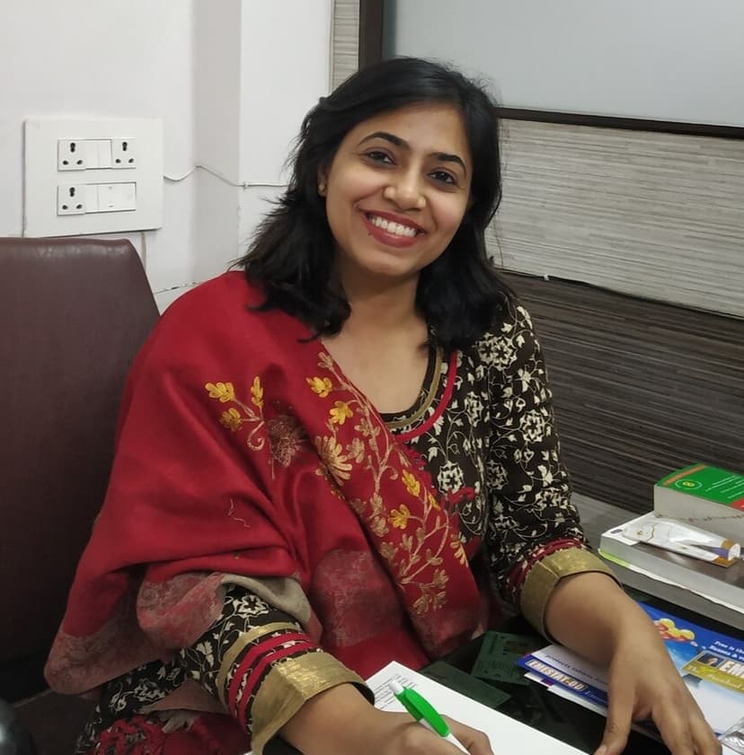 الدكتور مينو فاشيست أهوجا طبيب أمراض النساء