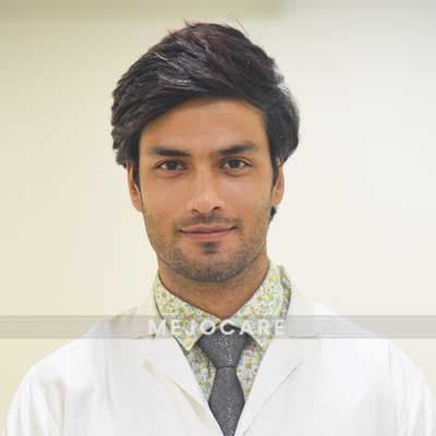 الدكتور مانو بورا جراح العظام