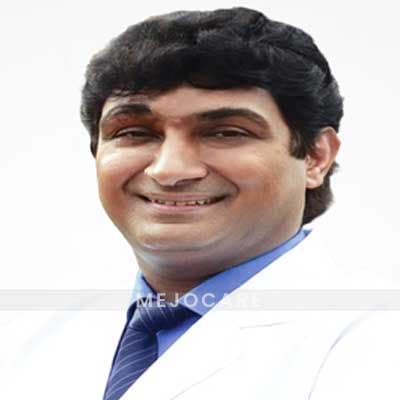 Dr Puneet Girdhar ortho chirurgien de la colonne vertébrale